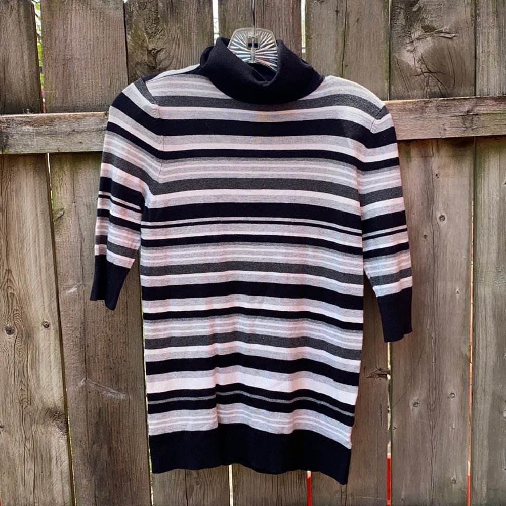 Liz Claiborne striped turtleneck top sz. S